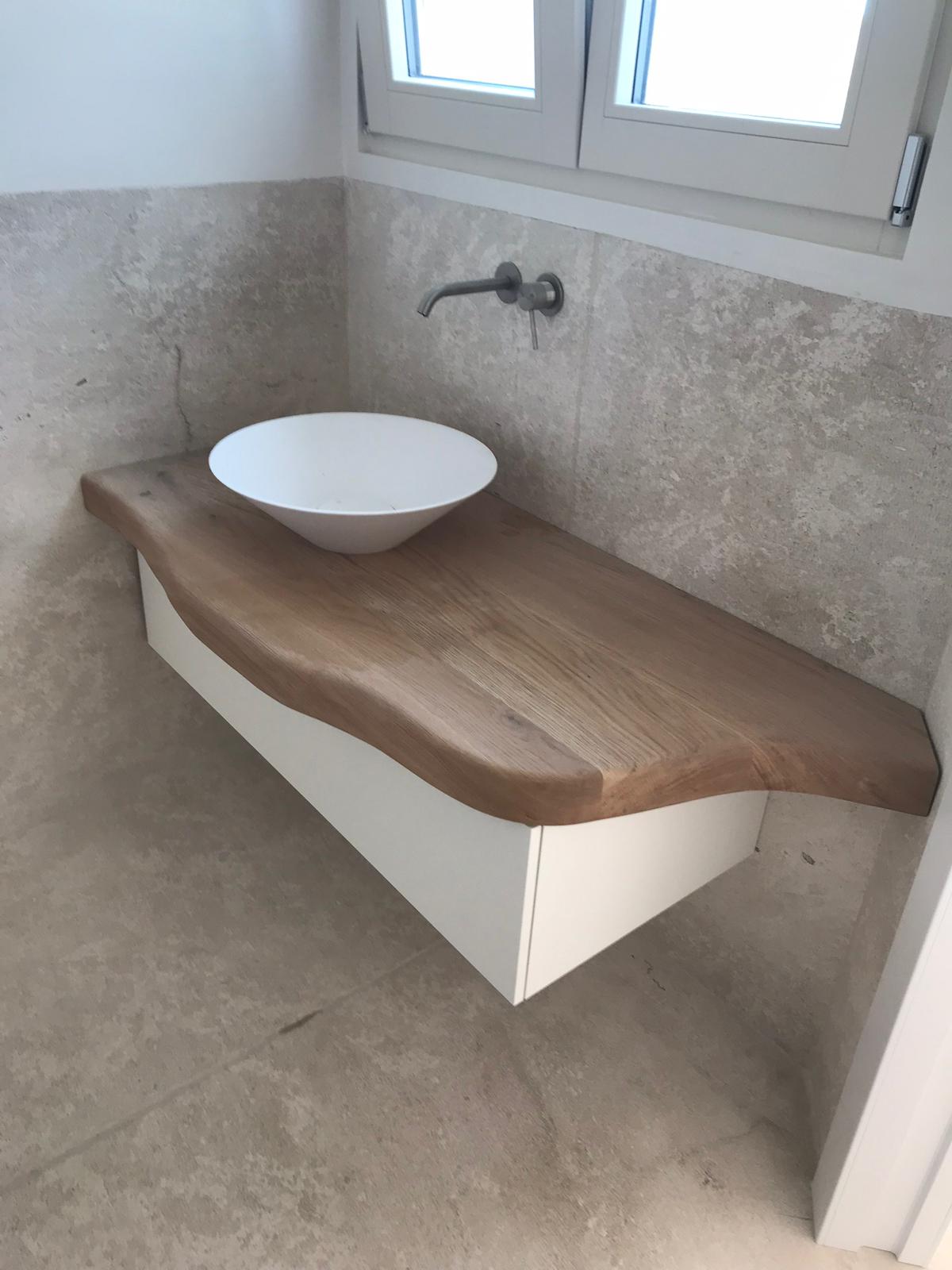 mobile bagno con ripiano in legno