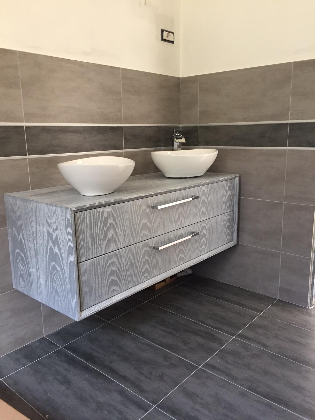 mobile bagno grigio