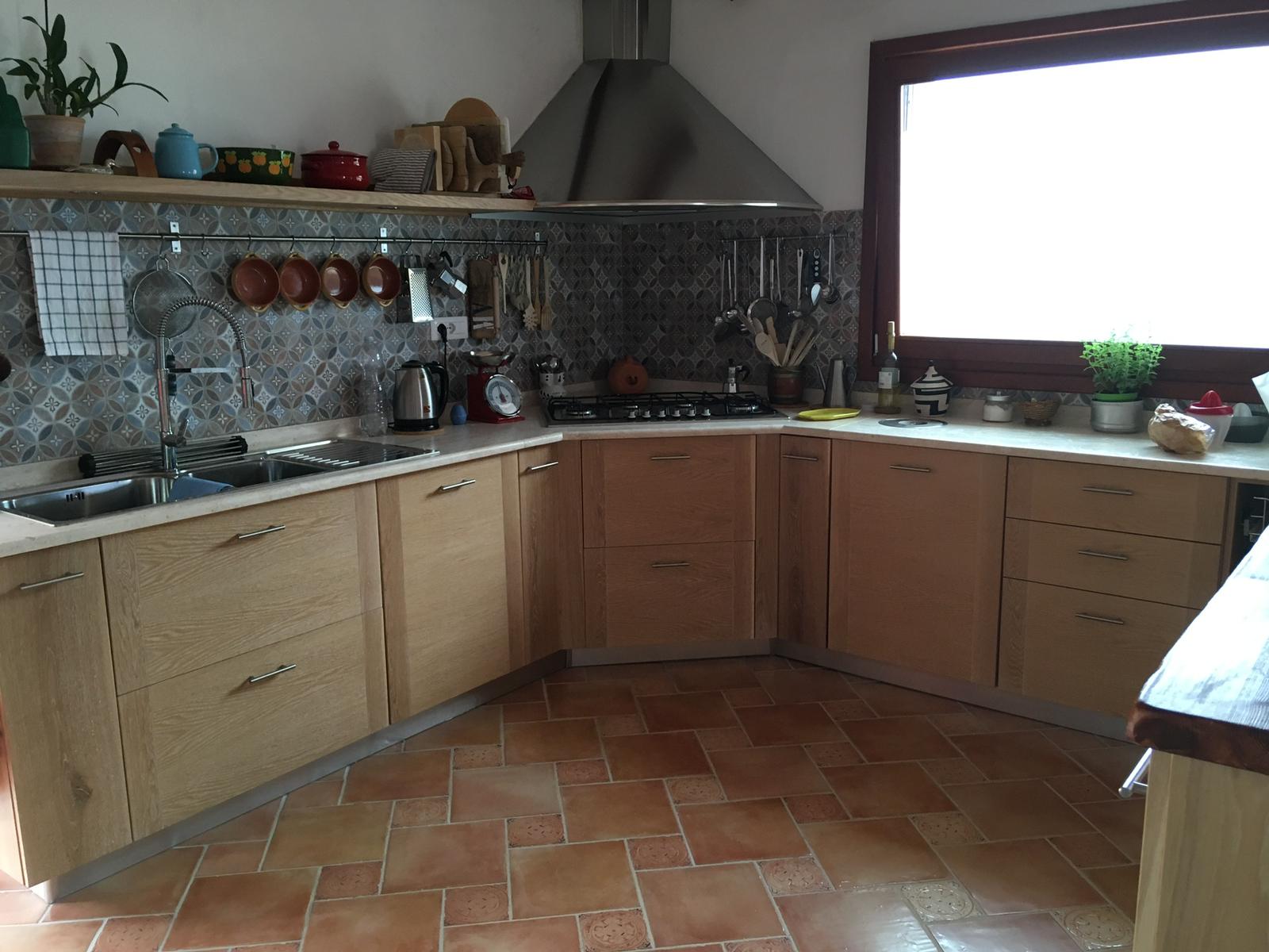 cucina in legno ad angolo