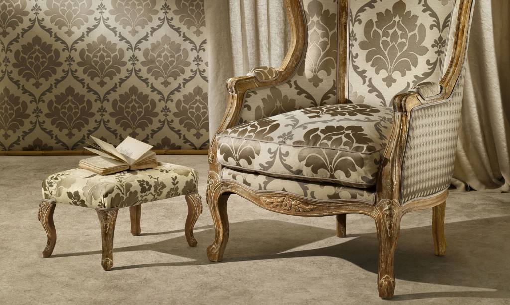 Poltrona con poggiapiedi