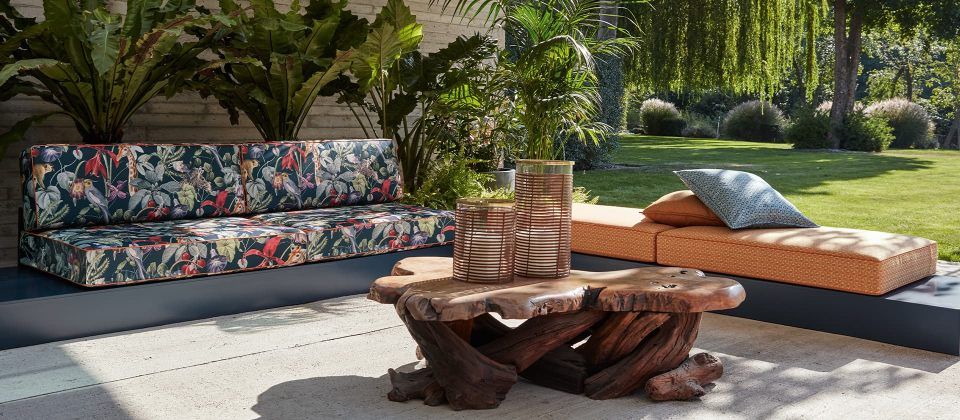 Divani e tavolino in legno