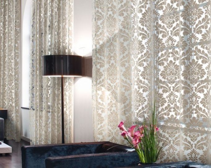 Tende con decorazione classica