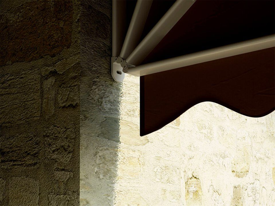 Dettaglio tende a cappottina su rustico