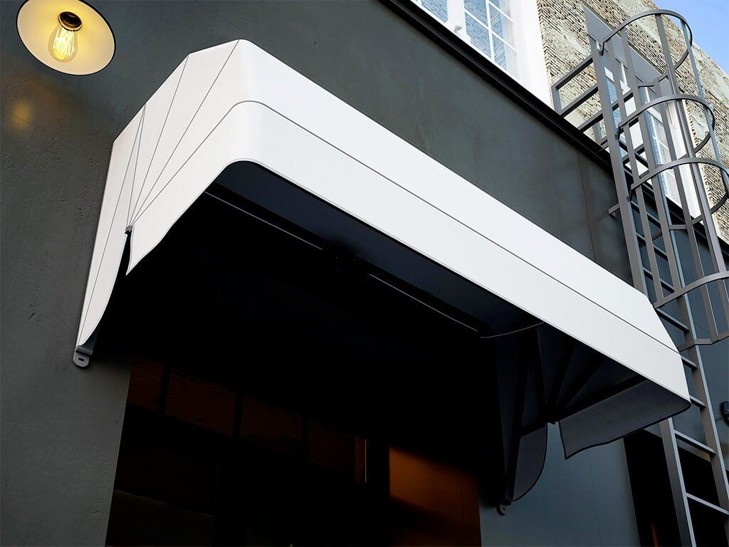 Tenda esterna su ingresso