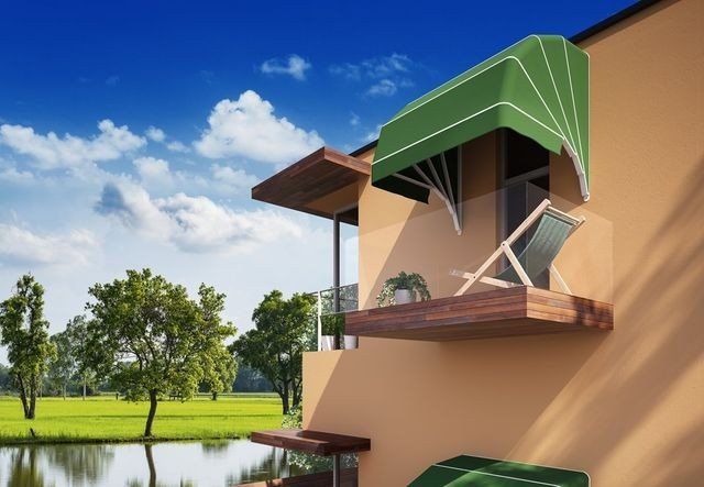 Tenda a cappottina verde su balcone