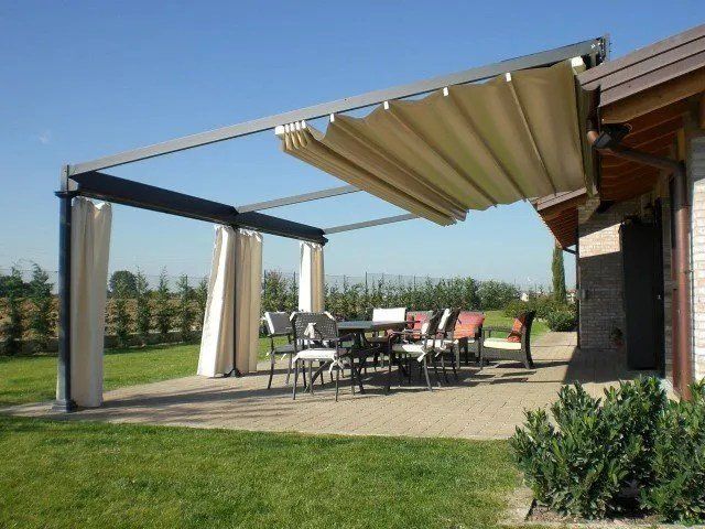 Pergola parzialmente aperta