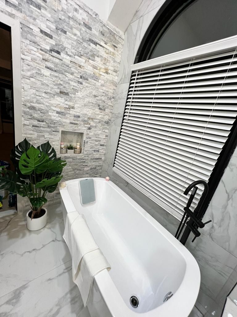 Elegant Bathroom - Hartford, CT - Hinds