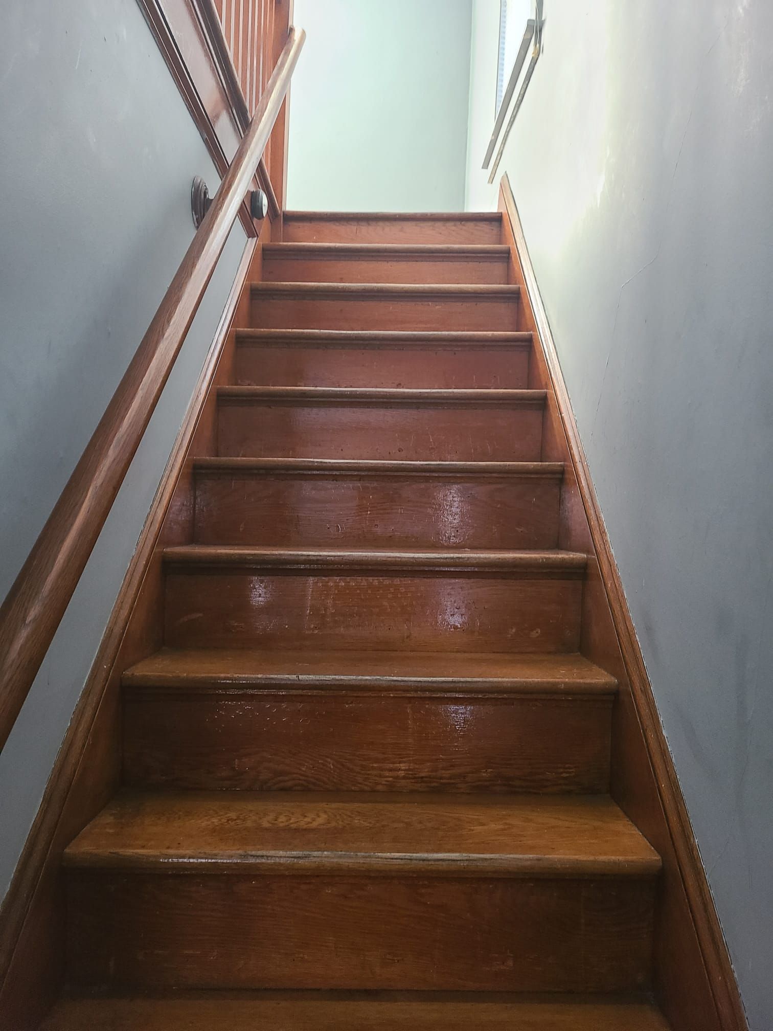 Staircase in mahogany finish – Hartford, CT - Hinds