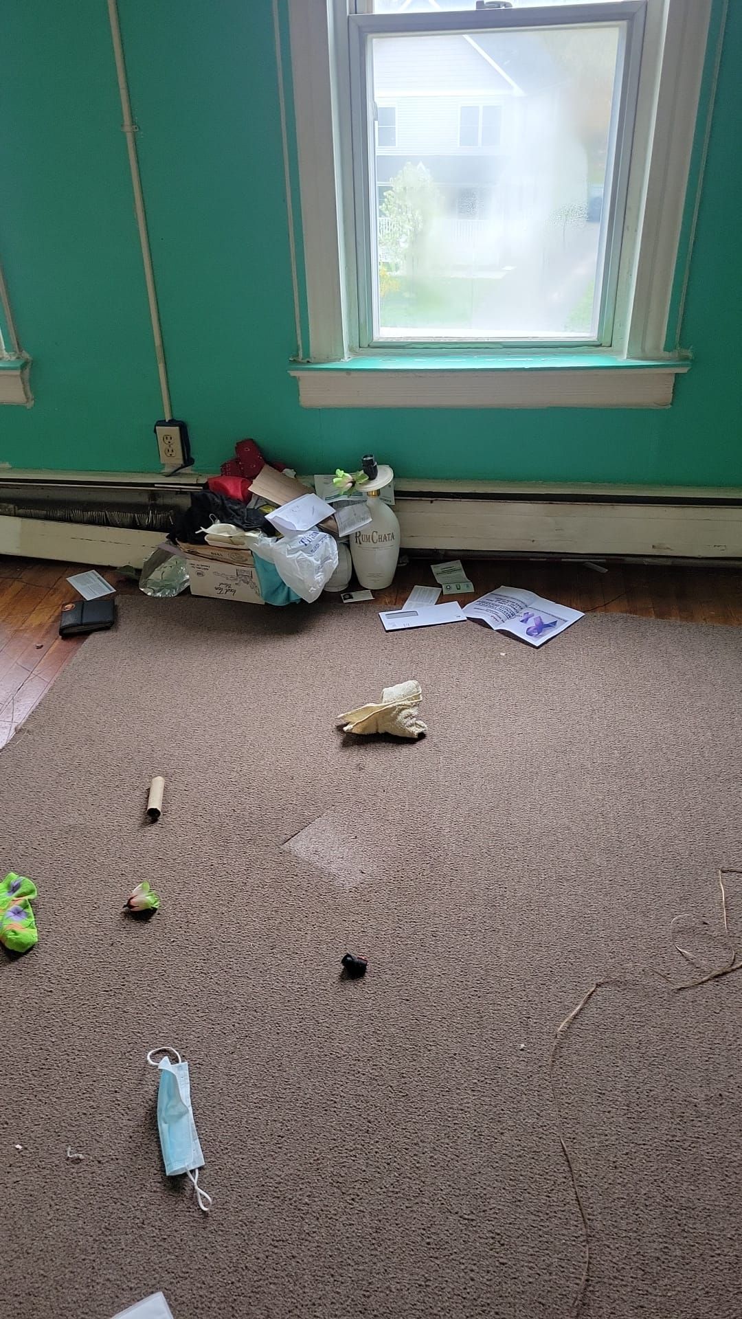 Messy floor – Hartford, CT - Hinds