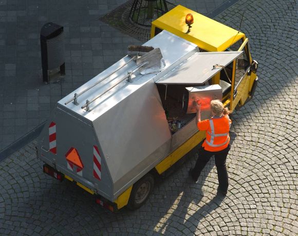 Carico su camion rifiuti