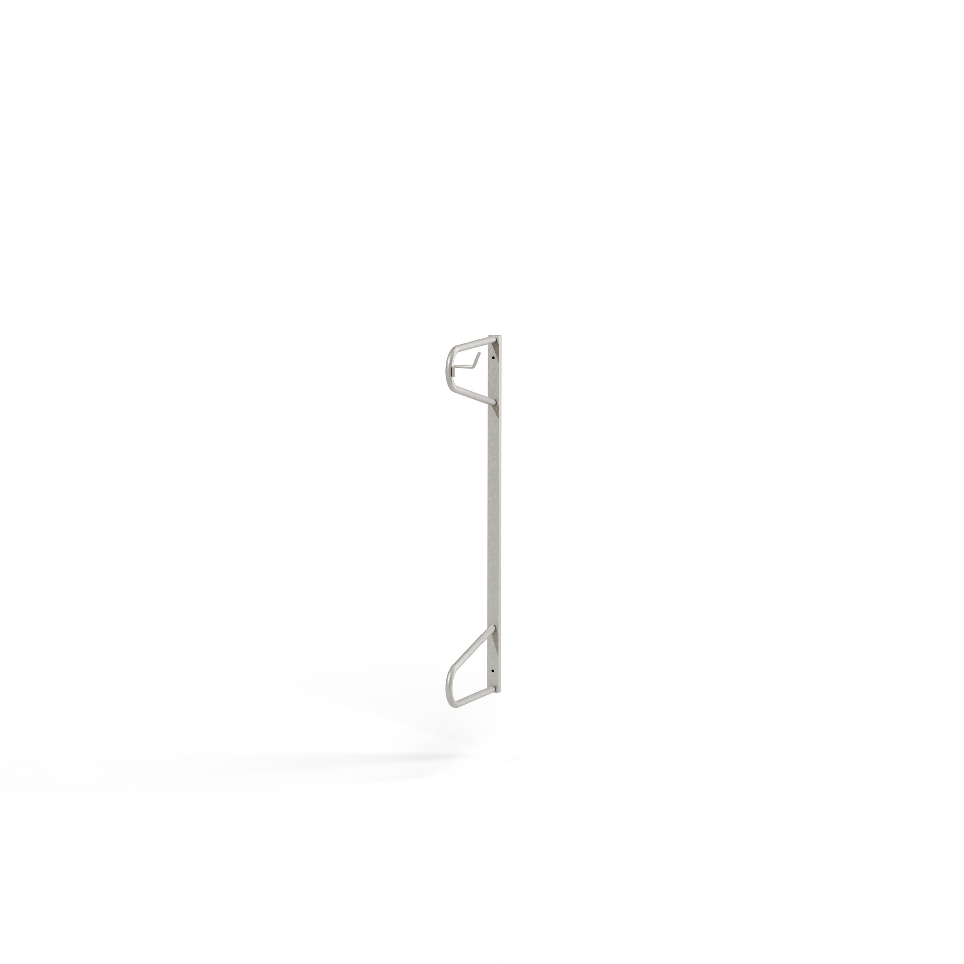 Vertikalt, slankt sykkelstativ i sølvfarget metall på hvit bakgrunn.