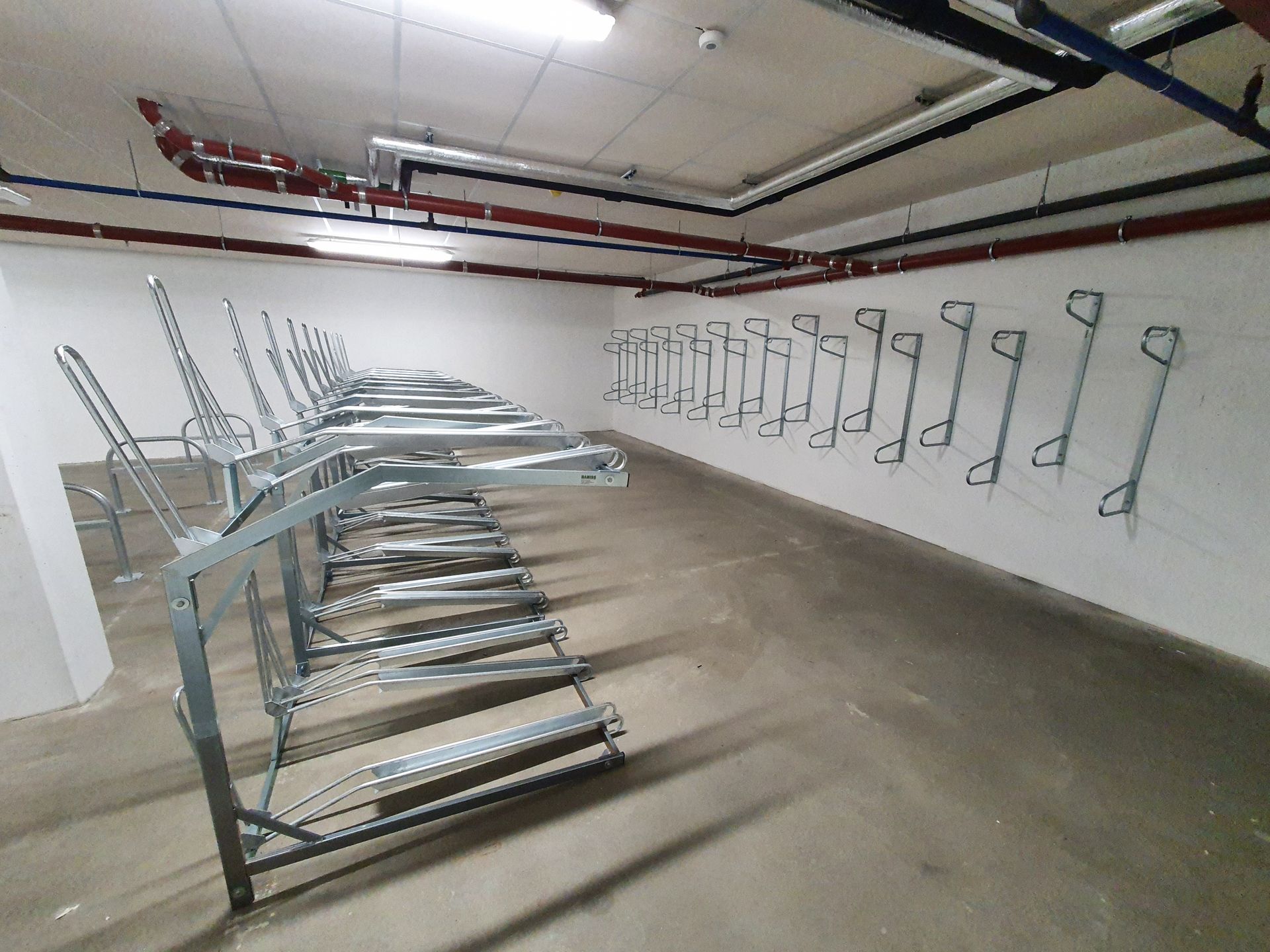 Haniss Tohøyd og Haniss Singel veggstaiver