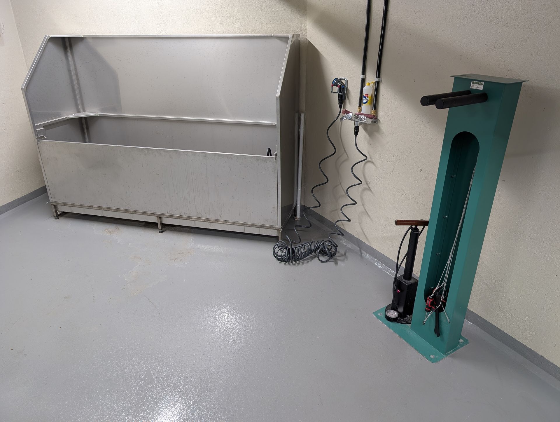 Haniss Sykkelvaskekar og Haniss Verktøystasjon