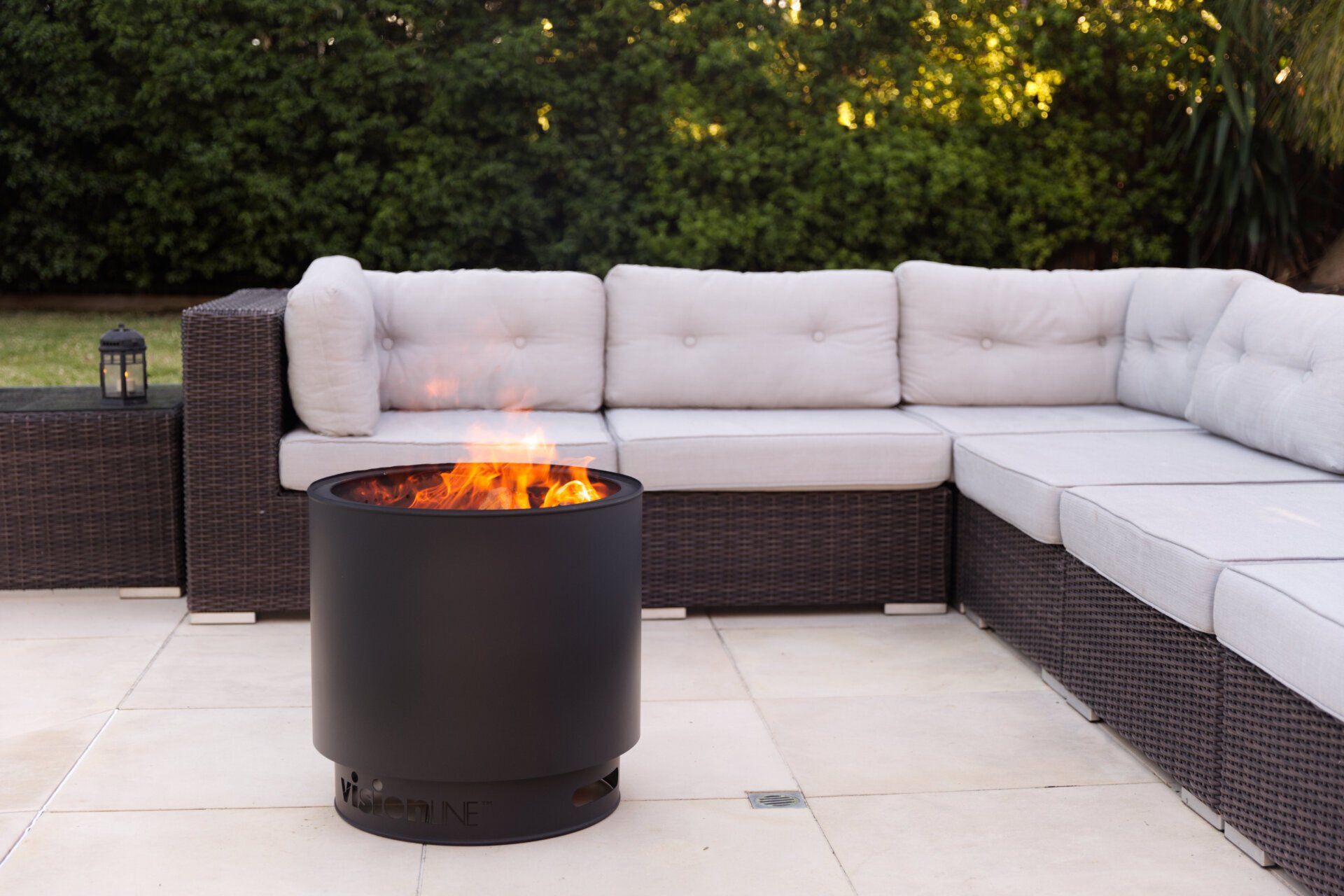 Outdoor fire pit