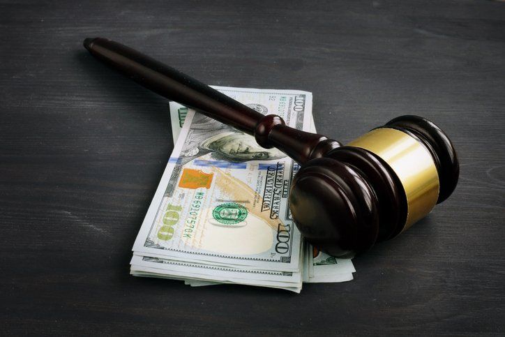 Gavel and money in the court — San Antonio, TX — A-Action Bail Bonds