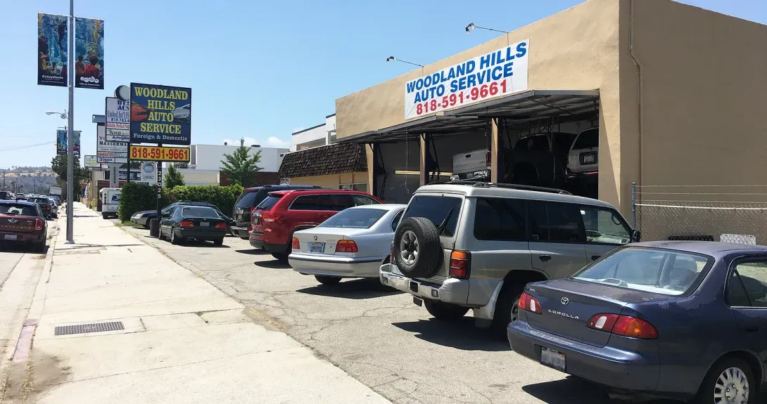 Front View of Shop Exterior With Parked Vehicles | Woodland Hills Auto Service