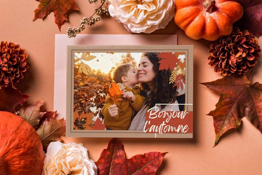 Une photo d'un couple qui s'embrasse le jour de leur mariage