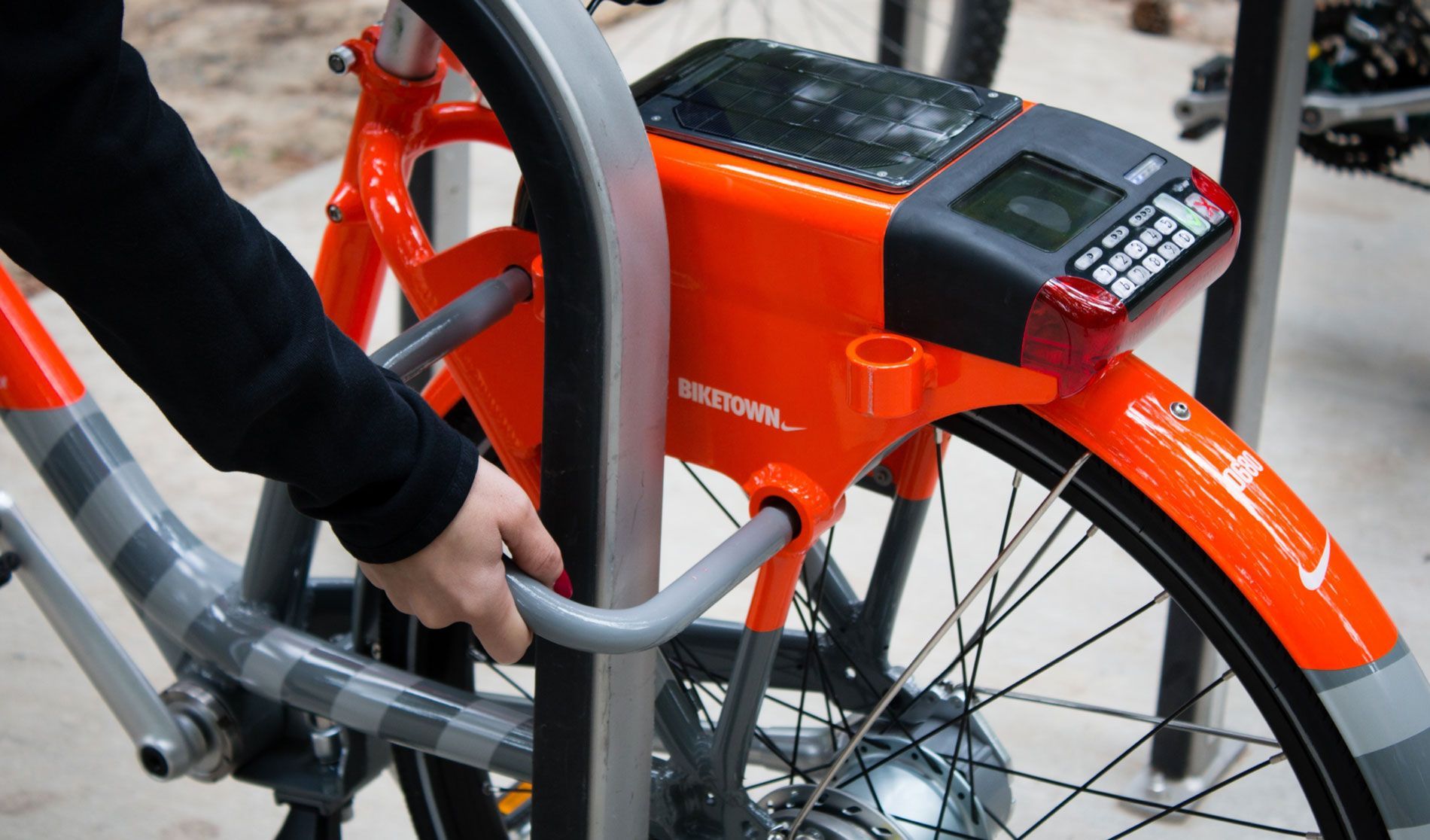 Image linking to fleet vehicle emmissions