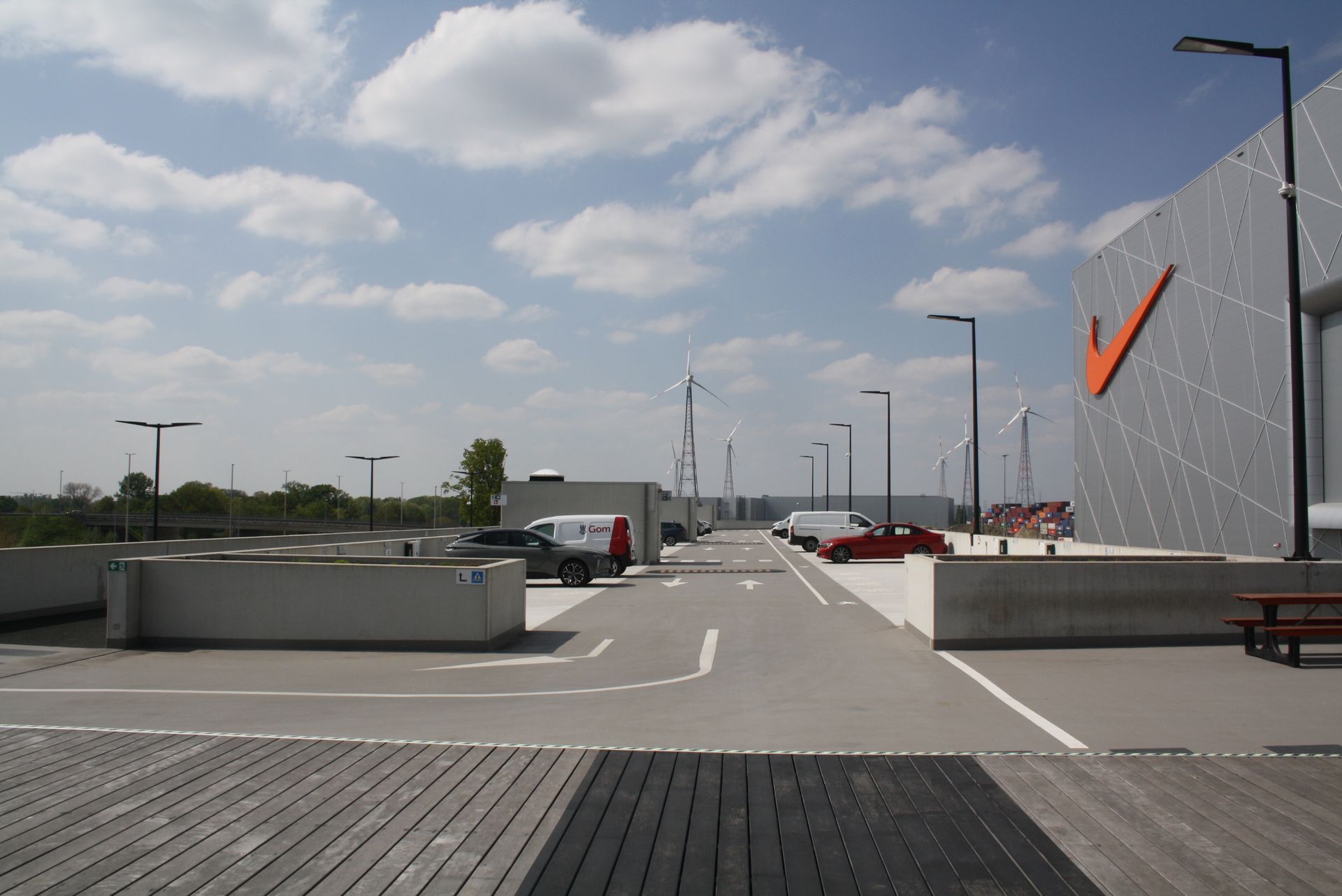 Image linking to exterior parking