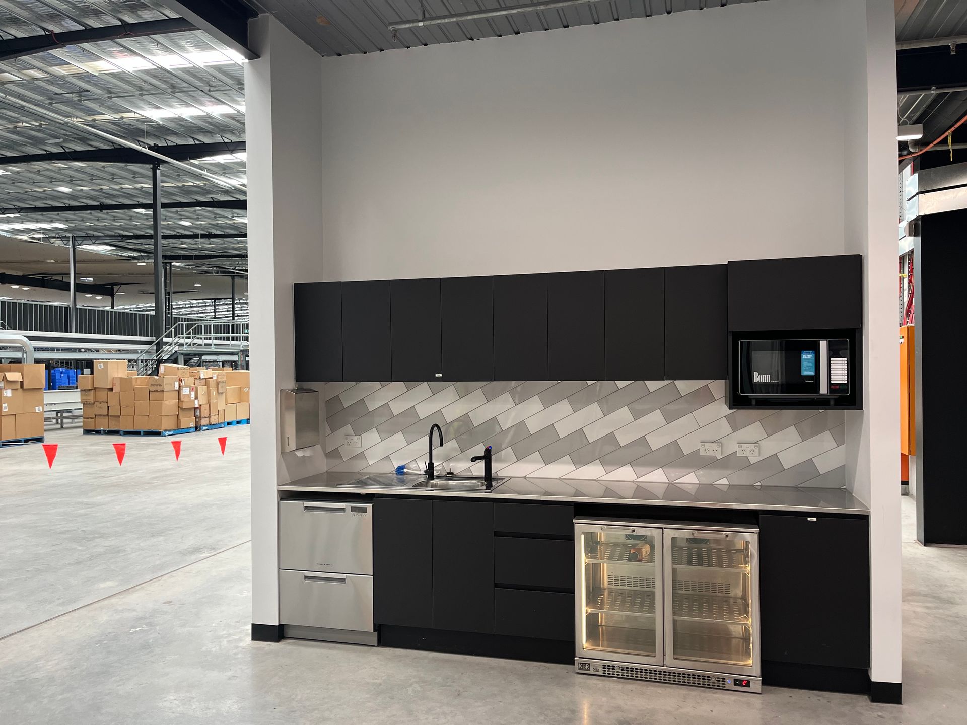 Image linking to fuel station