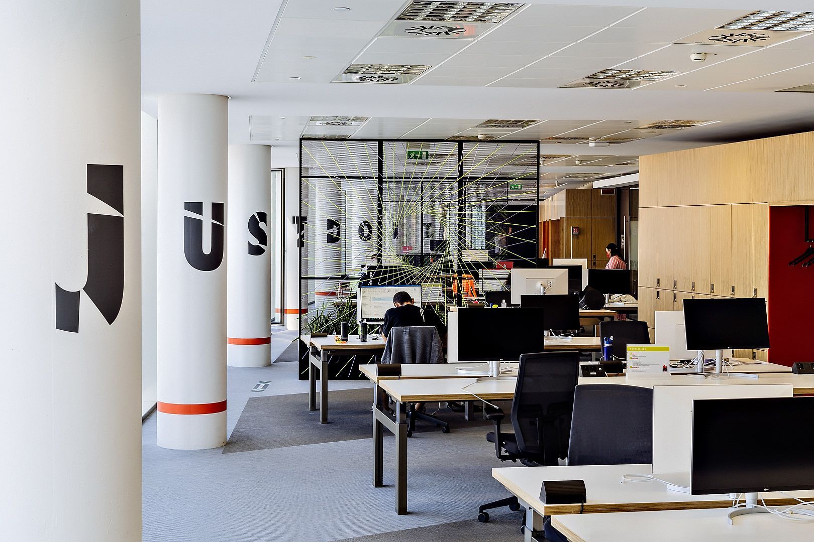 Image linking to open workspace space type