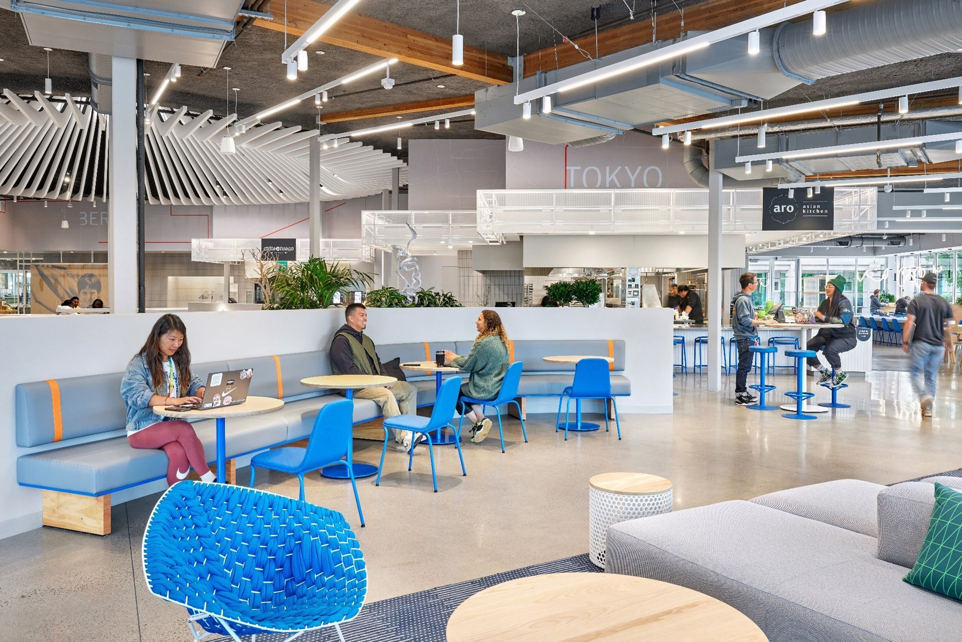 Image linking to employee feedback