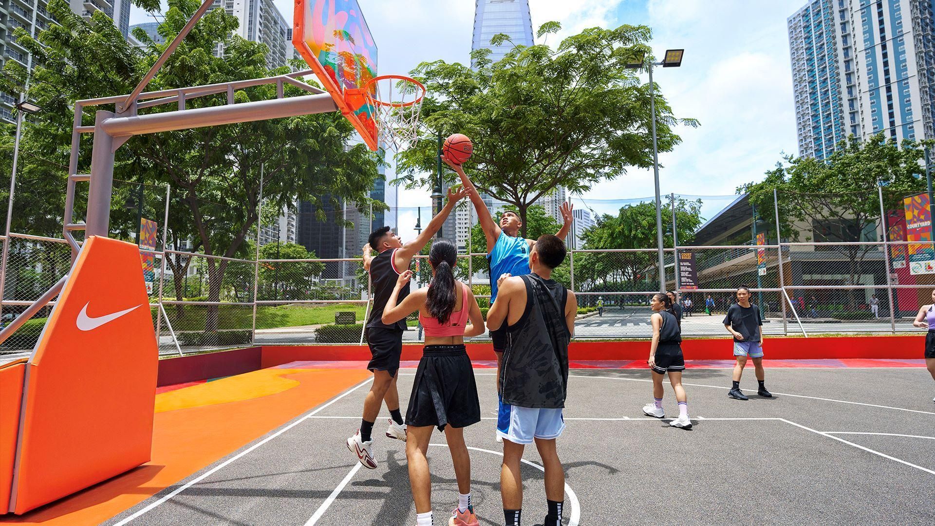 Image linking to outdoor sports court