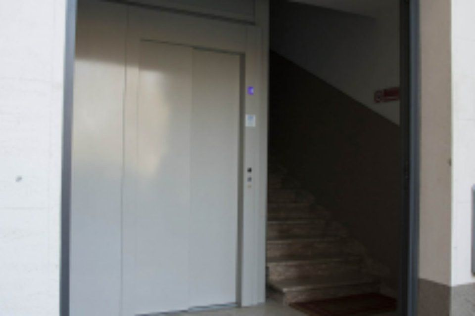 ascensore spazioso per attività commerciale