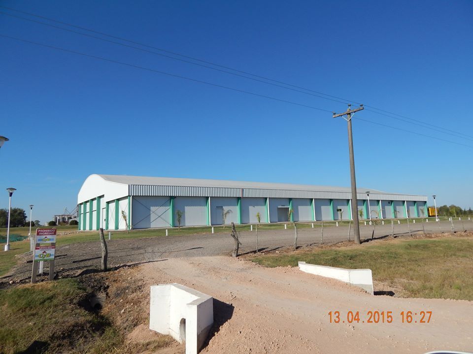 Nave industrial y planta productiva desarrollada por FD Fabre Ingeniería en la región de Villa Elisa, Entre Ríos.