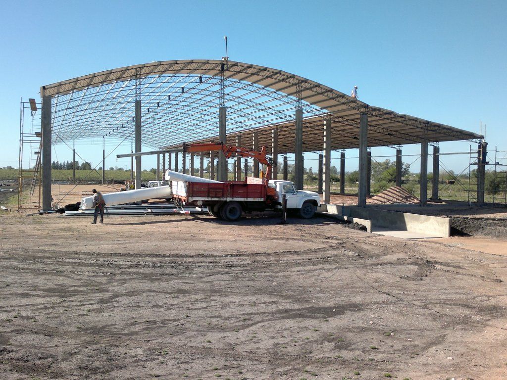 Nave industrial y planta productiva desarrollada por FD Fabre Ingeniería en la región de Villa Elisa, Entre Ríos.
