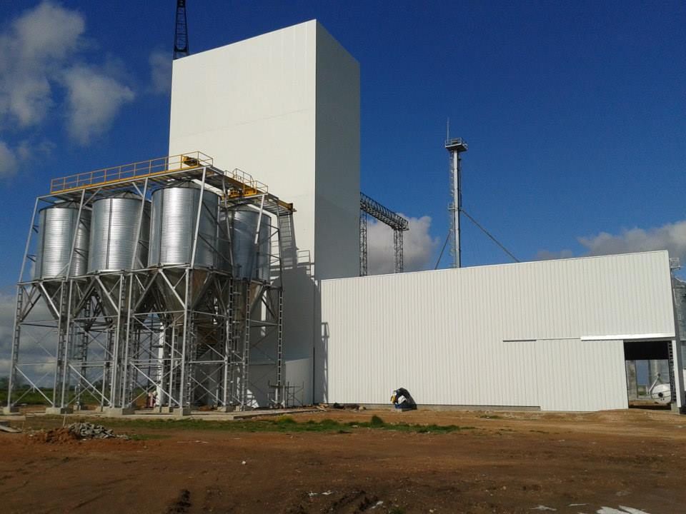 Nave industrial y planta productiva desarrollada por FD Fabre Ingeniería en la ciudad de Basavilbaso, Entre Ríos.