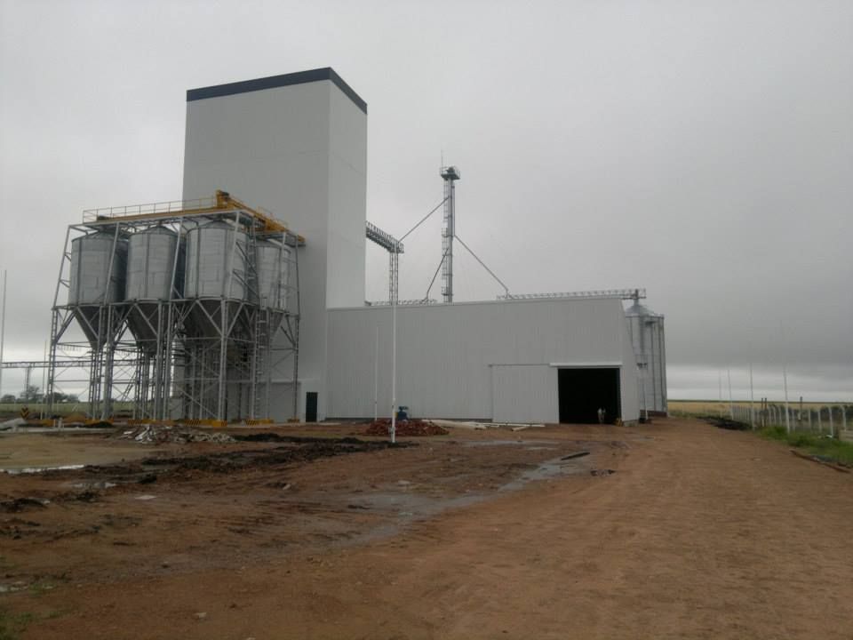 Nave industrial y planta productiva desarrollada por FD Fabre Ingeniería en la ciudad de Basavilbaso, Entre Ríos.