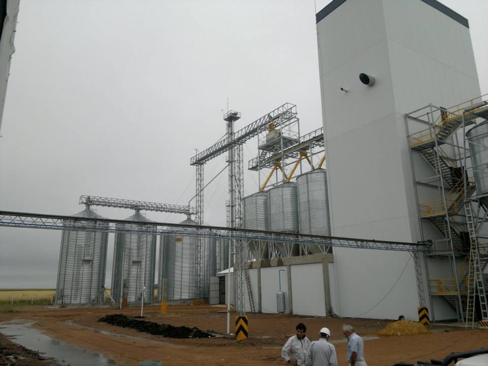 Nave industrial y planta productiva desarrollada por FD Fabre Ingeniería en la ciudad de Basavilbaso, Entre Ríos.