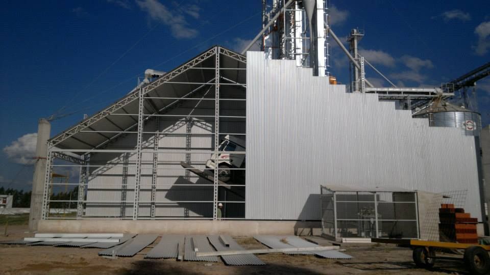 Nave industrial y planta productiva desarrollada por FD Fabre Ingeniería en la ciudad de Basavilbaso, Entre Ríos.