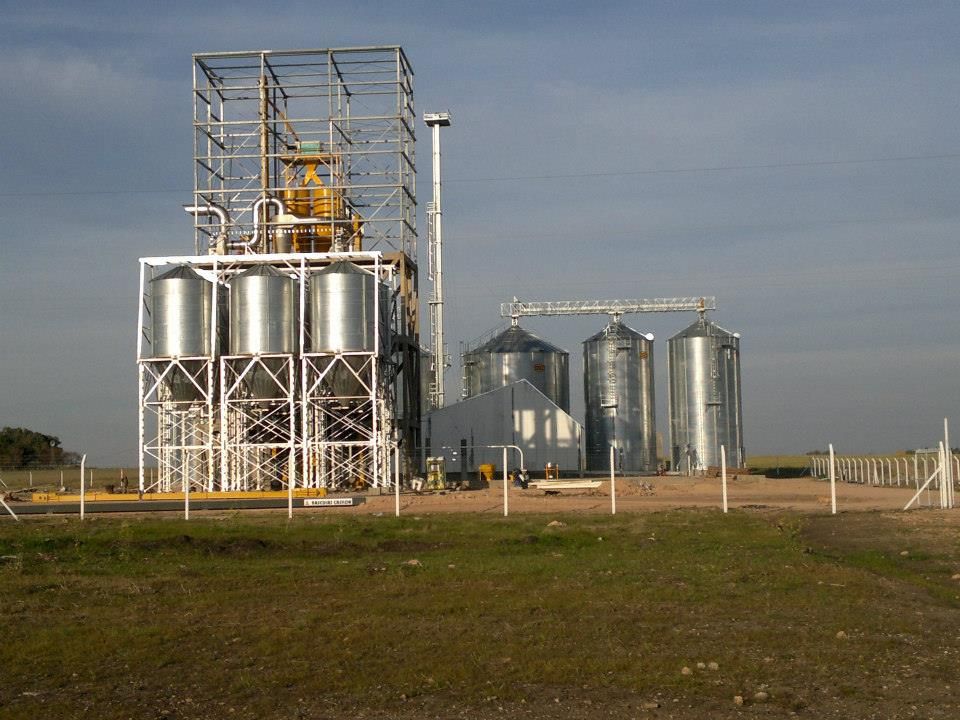 Nave industrial y planta productiva desarrollada por FD Fabre Ingeniería en la ciudad de Basavilbaso, Entre Ríos.