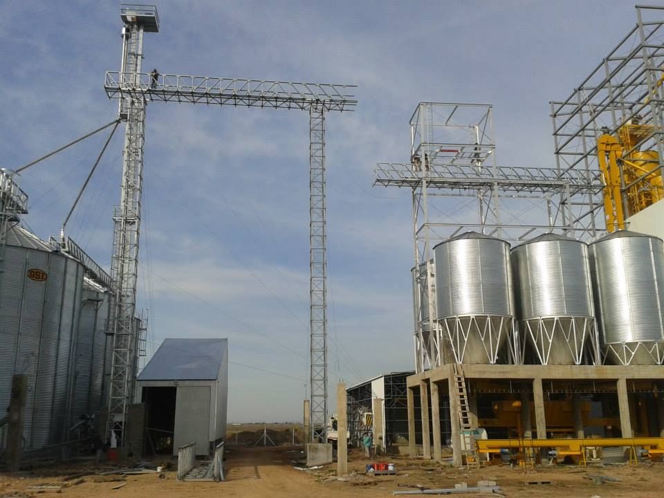 Nave industrial y planta productiva desarrollada por FD Fabre Ingeniería en la ciudad de Basavilbaso, Entre Ríos.