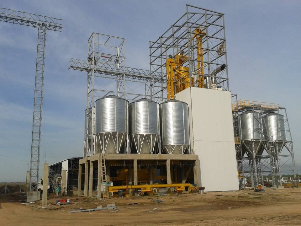 Nave industrial y planta productiva desarrollada por FD Fabre Ingeniería en la ciudad de Basavilbaso, Entre Ríos.