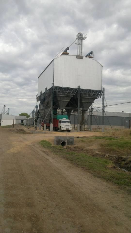 Nave industrial y planta productiva desarrollada por FD Fabre Ingeniería en la región de Villa Elisa, Entre Ríos.