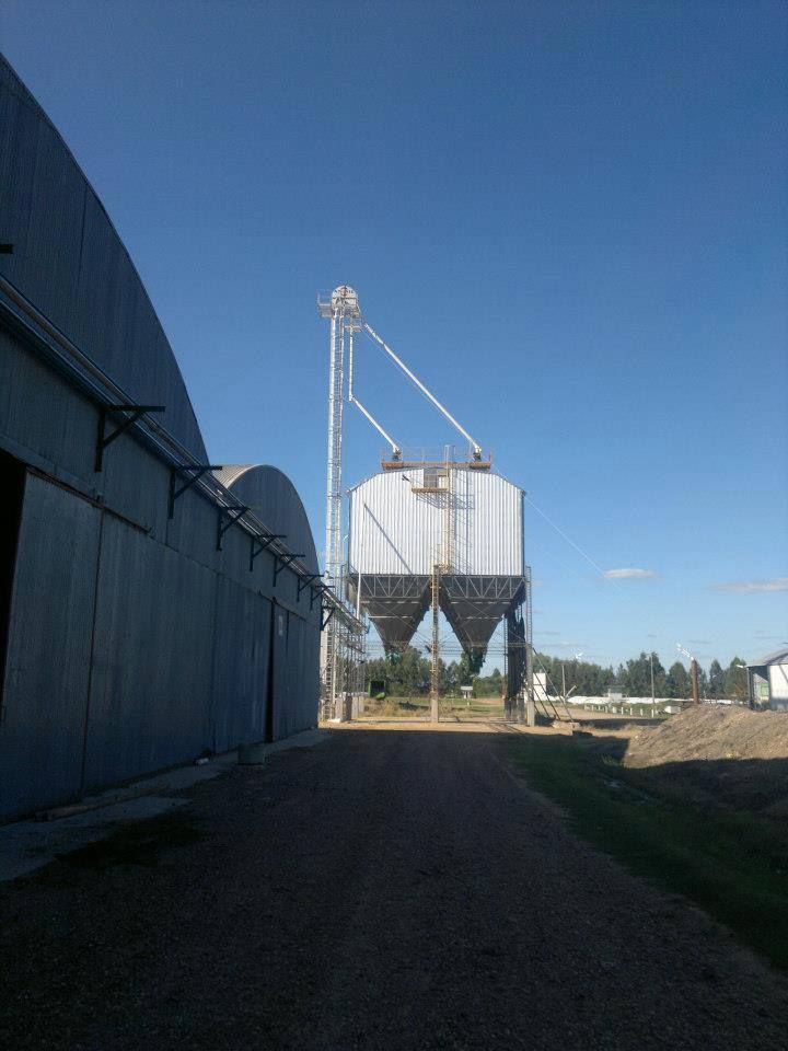 Nave industrial y planta productiva desarrollada por FD Fabre Ingeniería en la región de Villa Elisa, Entre Ríos.