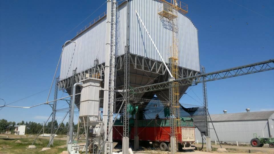 Nave industrial y planta productiva desarrollada por FD Fabre Ingeniería en la región de Villa Elisa, Entre Ríos.