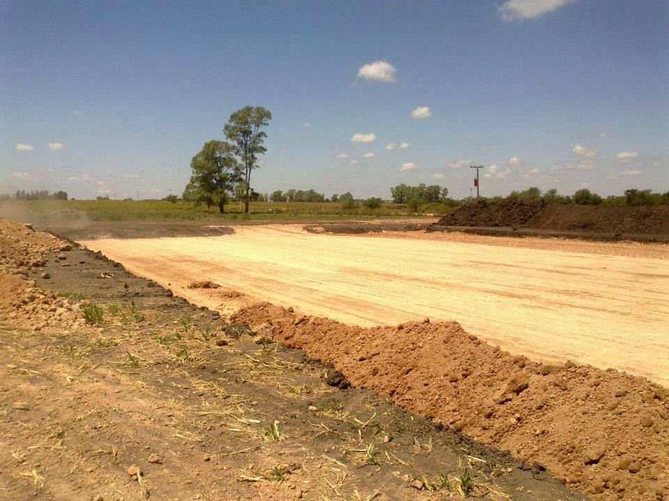 Nave industrial y planta productiva desarrollada por FD Fabre Ingeniería en la región de Villa Elisa, Entre Ríos.