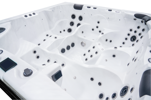 Un jacuzzi blanc avec des taches noires dessus