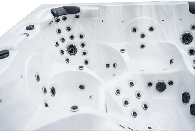 Un jacuzzi blanc avec beaucoup de jets dessus.