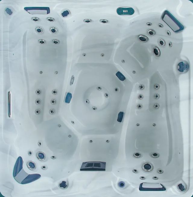 Un jacuzzi blanc avec des poignées et des boutons bleus