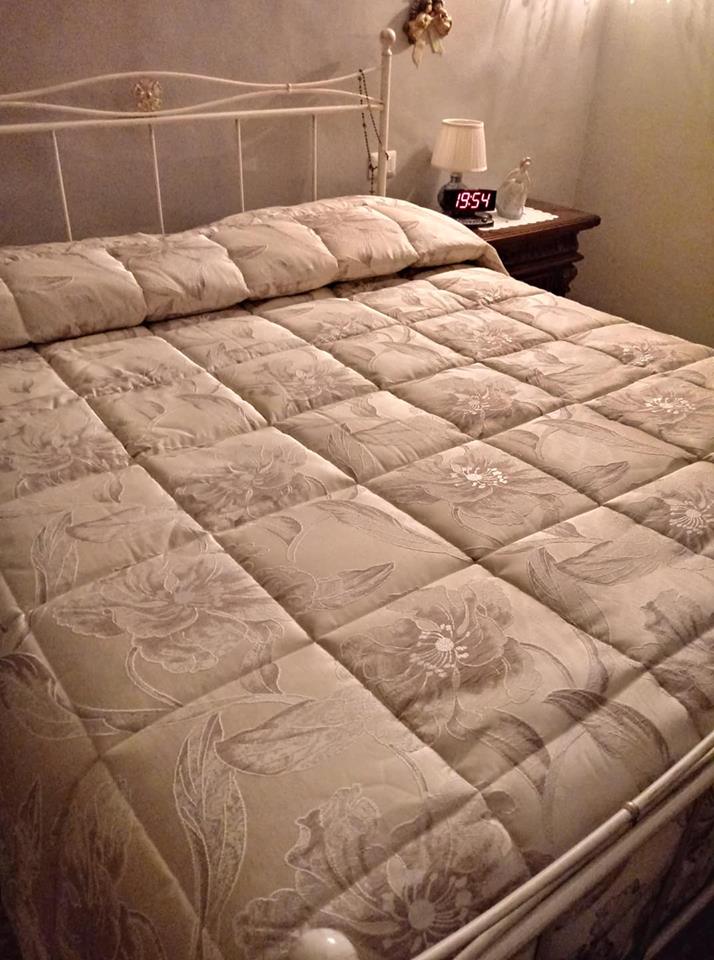 letto matrimoniale con trapunta