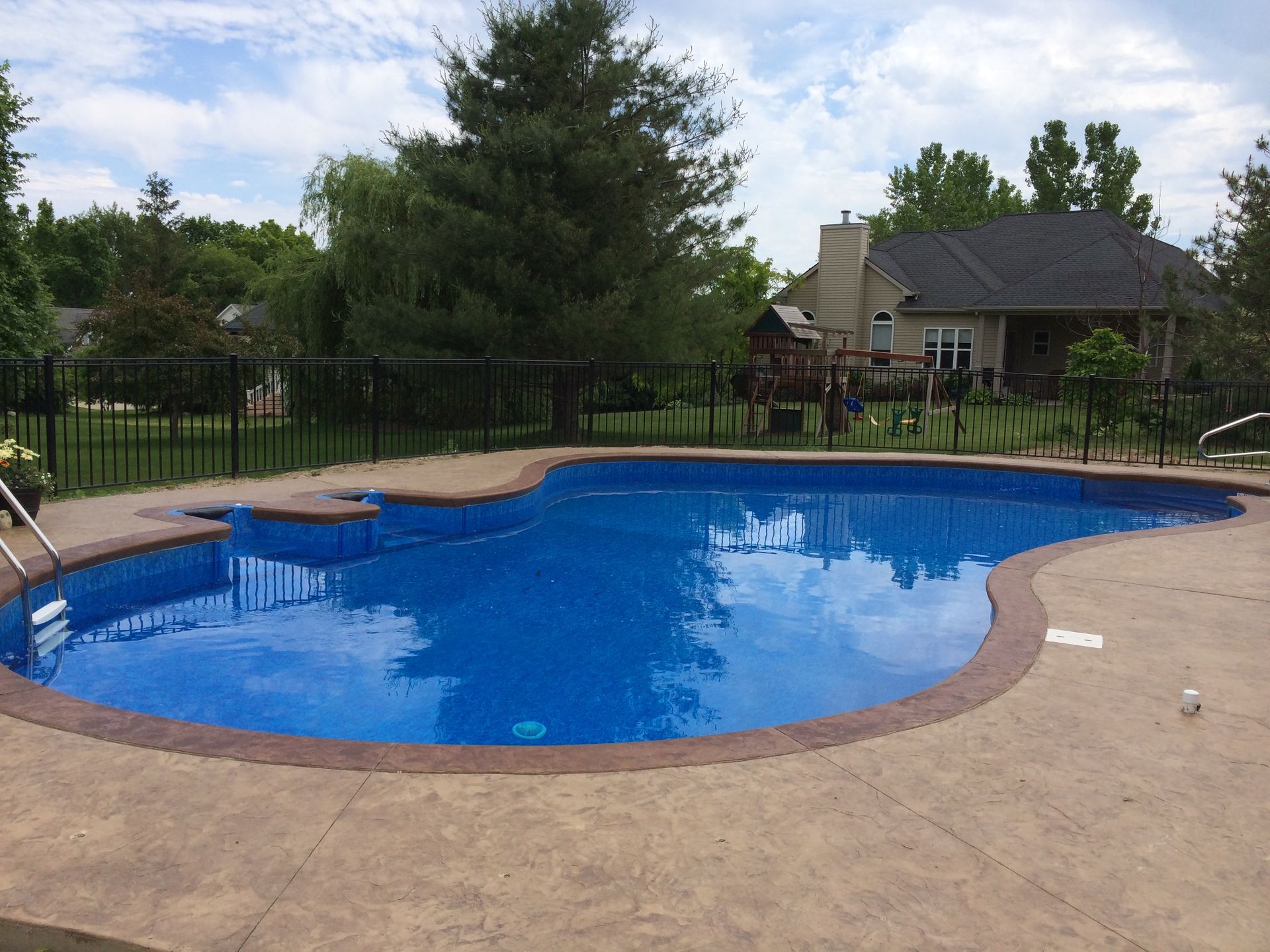Pool with Hydro-Therapy with two seats far