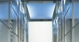 tetto ascensore moderno in acciaio e vetro