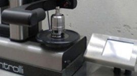 Un primo piano di una macchina