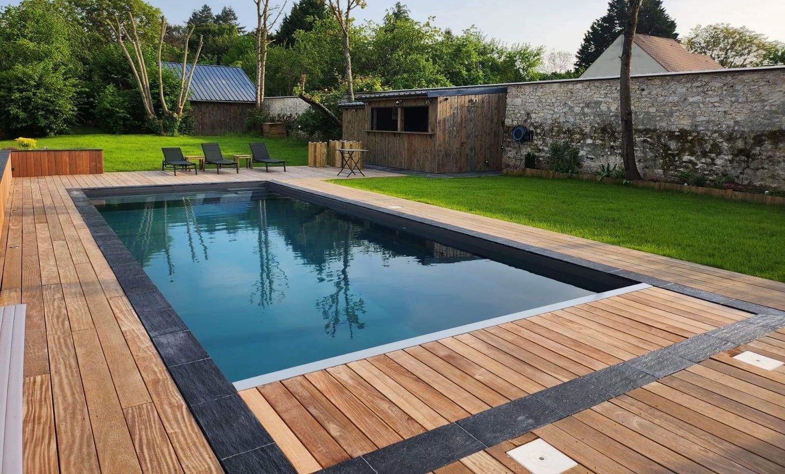 Construction d'une Piscine Neuve avec Liner de 11m x 4m avec Volet immergé.