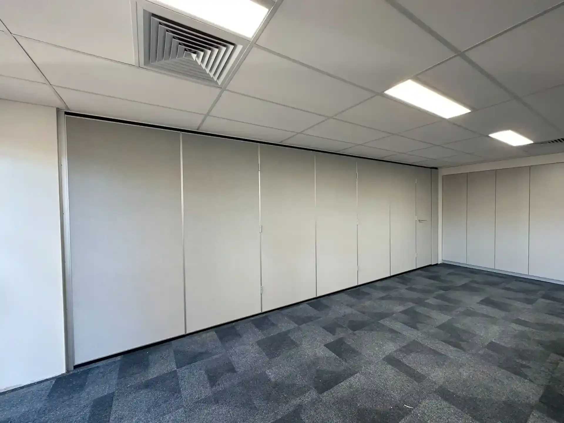 Acoustic Moving Walls for Unity Grammar School